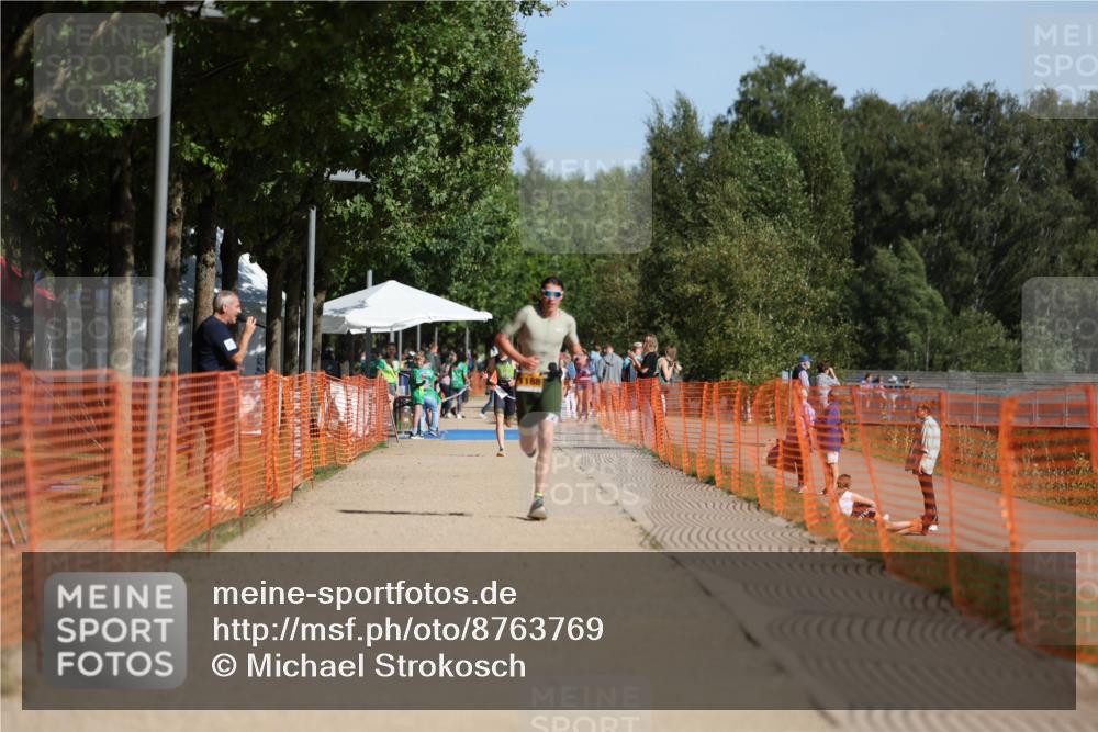 07.09.2025 - 19. Norderstedt Triathlon Michael Strokosch http://msf.ph/oto/8763769 07.09.2025 11:30:45 Laufen 1188 meine-sportfotos.de