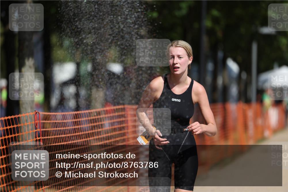 07.09.2025 - 19. Norderstedt Triathlon Michael Strokosch http://msf.ph/oto/8763786 07.09.2025 12:10:52 Laufen 300, 1155 meine-sportfotos.de