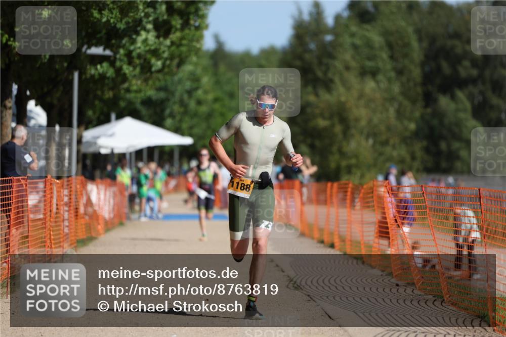 07.09.2025 - 19. Norderstedt Triathlon Michael Strokosch http://msf.ph/oto/8763819 07.09.2025 11:30:47 Laufen 1188 meine-sportfotos.de