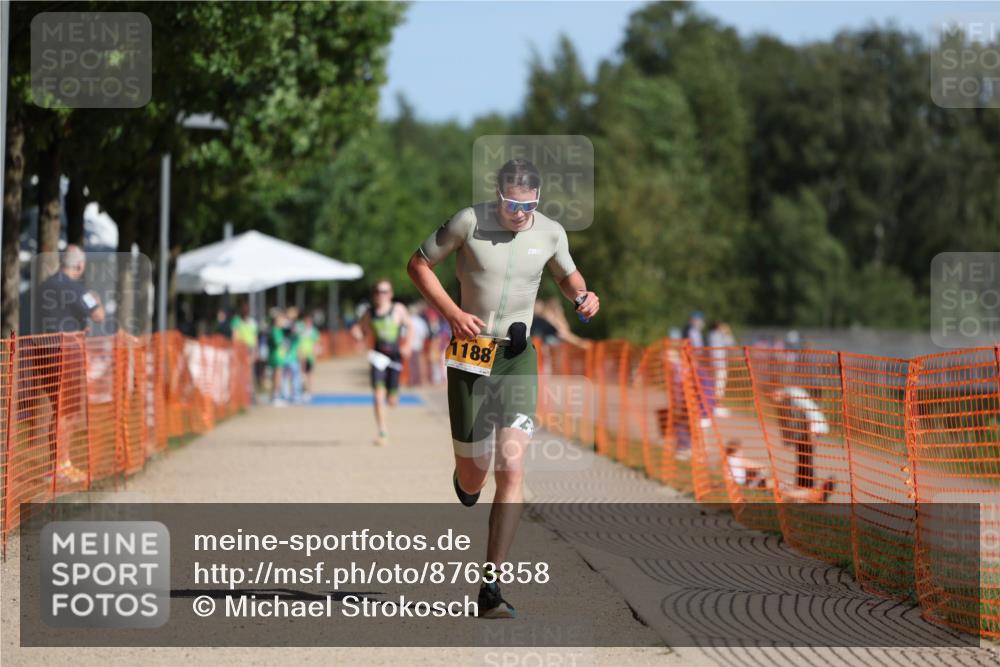 07.09.2025 - 19. Norderstedt Triathlon Michael Strokosch http://msf.ph/oto/8763858 07.09.2025 11:30:47 Laufen 1188 meine-sportfotos.de