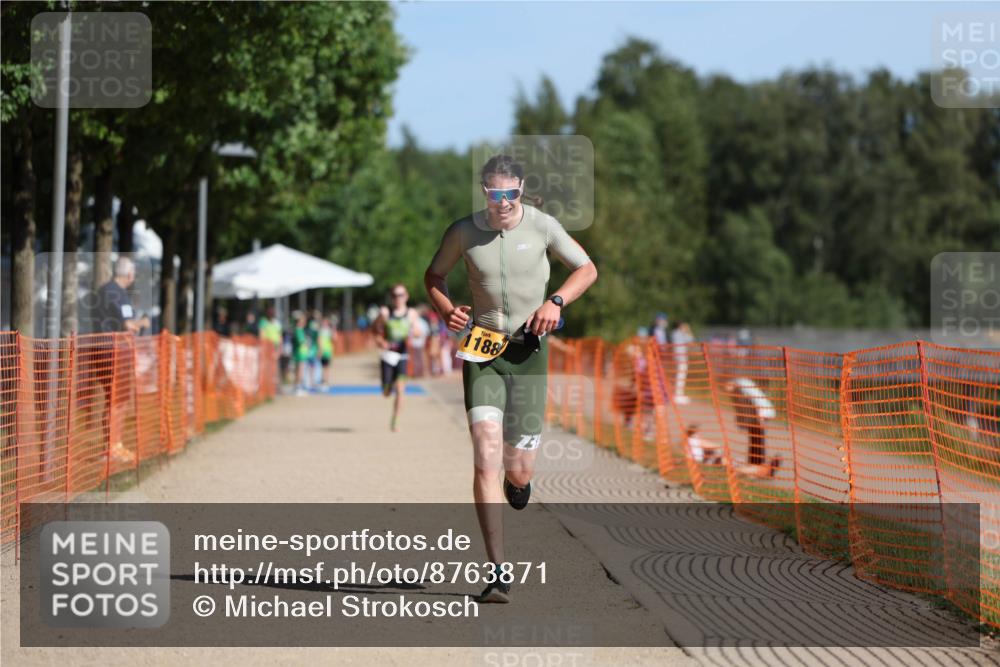 07.09.2025 - 19. Norderstedt Triathlon Michael Strokosch http://msf.ph/oto/8763871 07.09.2025 11:30:48 Laufen 1180, 1188 meine-sportfotos.de
