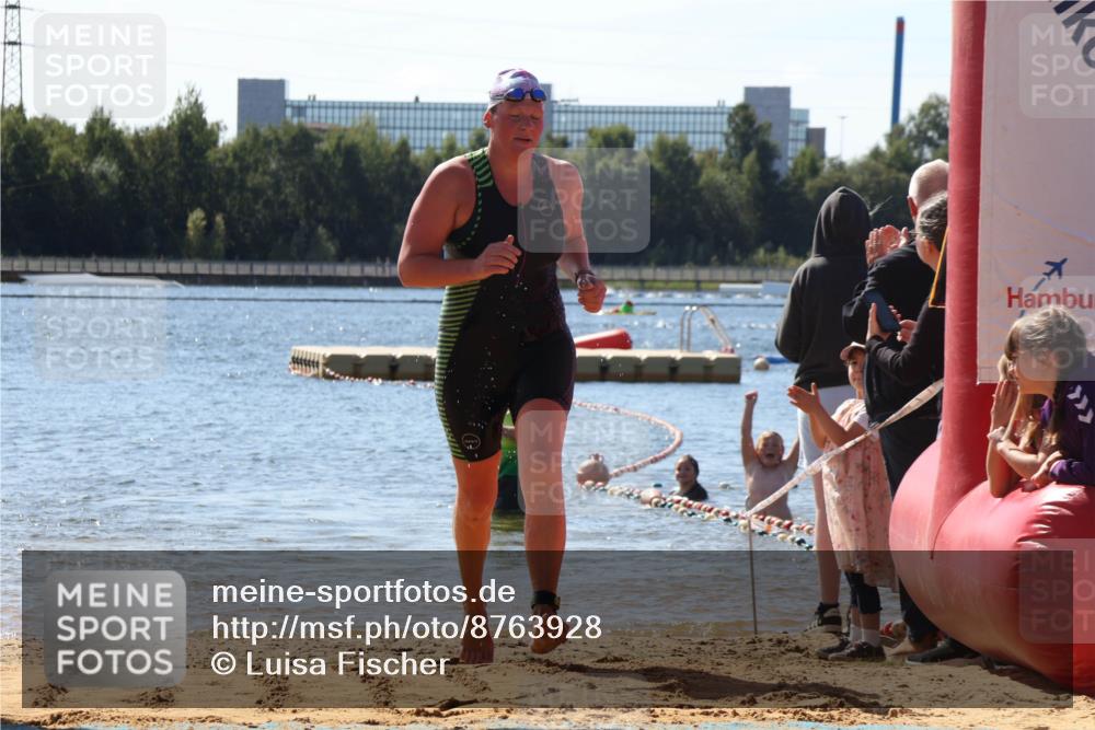 07.09.2025 - 19. Norderstedt Triathlon Luisa Fischer http://msf.ph/oto/8763928 07.09.2025 12:29:14 Schwimmen 698, 744 meine-sportfotos.de