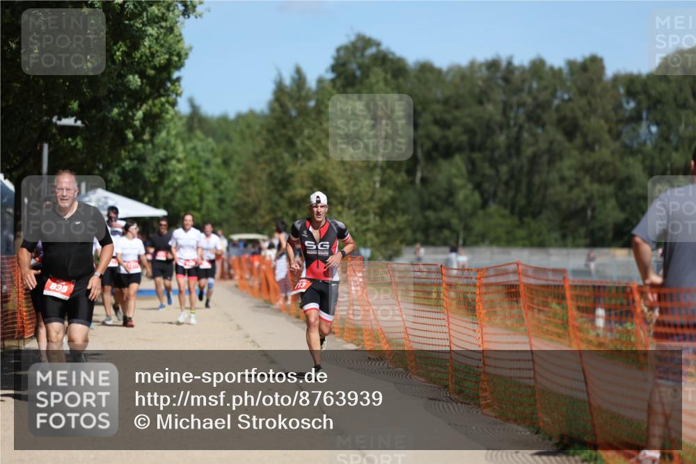 07.09.2025 - 19. Norderstedt Triathlon Michael Strokosch http://msf.ph/oto/8763939 07.09.2025 12:57:59 Laufen 176, 713, 835 meine-sportfotos.de