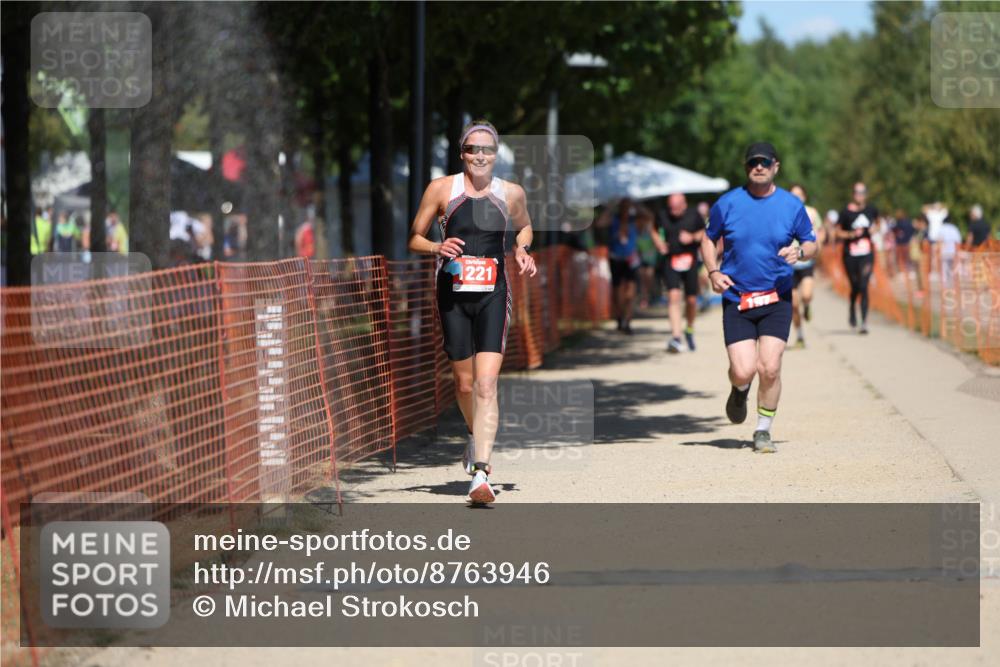 07.09.2025 - 19. Norderstedt Triathlon Michael Strokosch http://msf.ph/oto/8763946 07.09.2025 13:19:43 Laufen 197, 357, 1221, 1262 meine-sportfotos.de