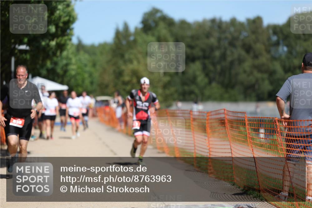 07.09.2025 - 19. Norderstedt Triathlon Michael Strokosch http://msf.ph/oto/8763963 07.09.2025 12:57:59 Laufen 176, 713, 835 meine-sportfotos.de