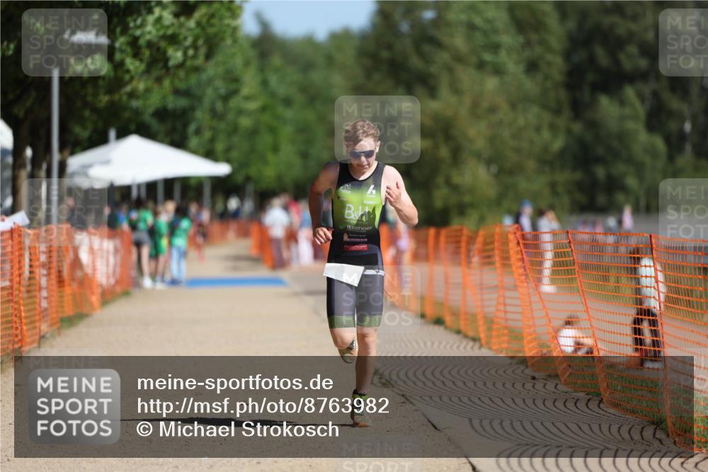 07.09.2025 - 19. Norderstedt Triathlon Michael Strokosch http://msf.ph/oto/8763982 07.09.2025 11:30:52 Laufen 1180, 1188 meine-sportfotos.de