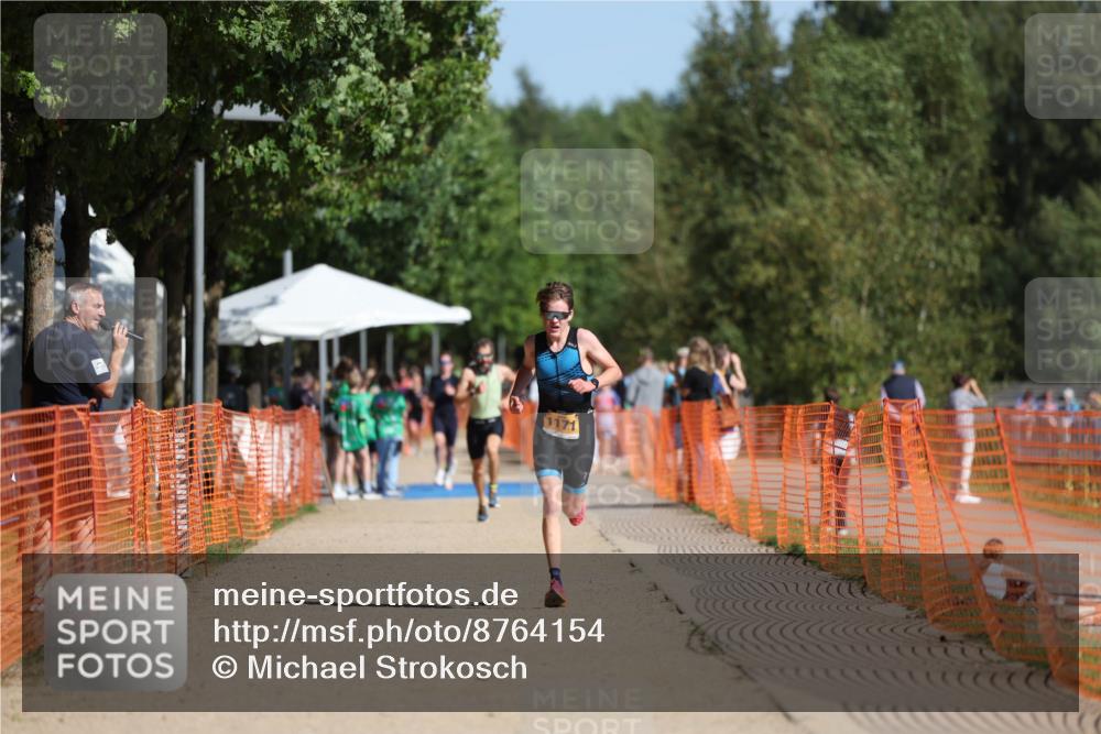 07.09.2025 - 19. Norderstedt Triathlon Michael Strokosch http://msf.ph/oto/8764154 07.09.2025 11:31:10 Laufen 1171 meine-sportfotos.de