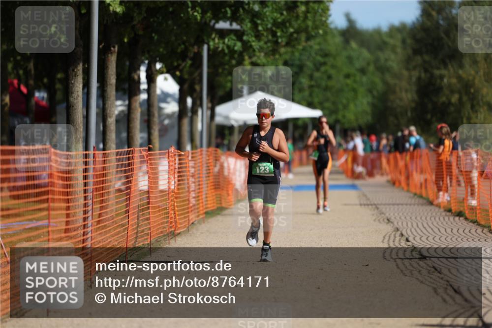 07.09.2025 - 19. Norderstedt Triathlon Michael Strokosch http://msf.ph/oto/8764171 07.09.2025 10:48:11 Laufen 123, 132, 1115 meine-sportfotos.de