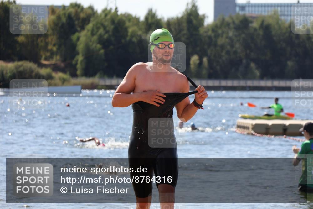 07.09.2025 - 19. Norderstedt Triathlon Luisa Fischer http://msf.ph/oto/8764316 07.09.2025 12:31:33 Schwimmen 142, 745 meine-sportfotos.de