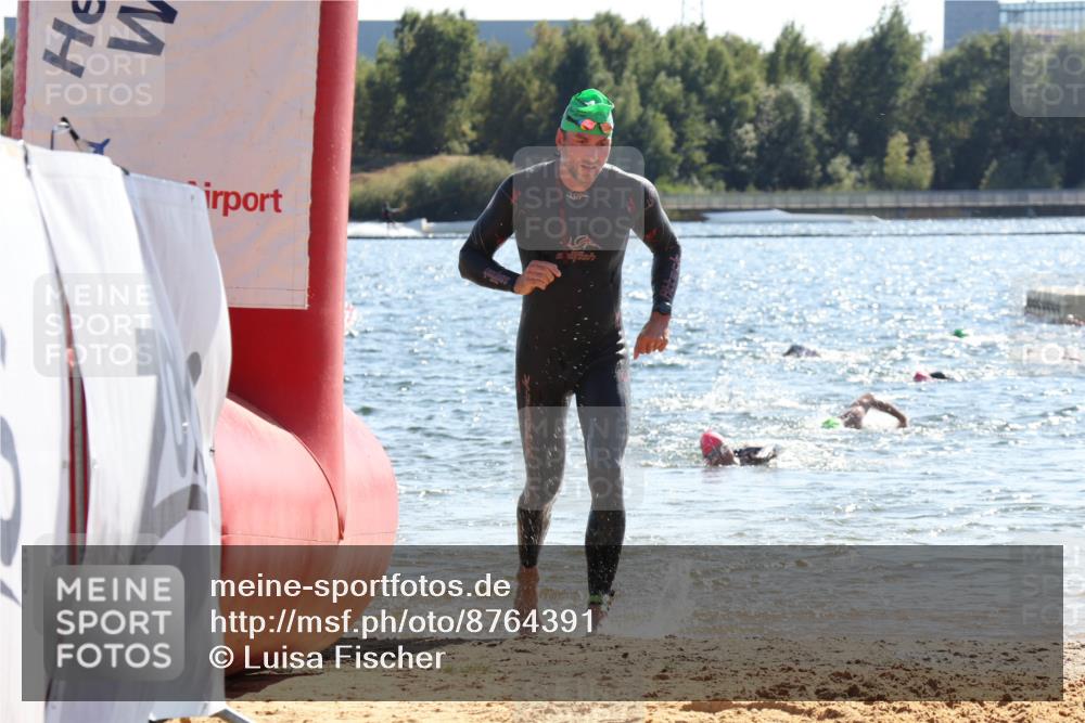 07.09.2025 - 19. Norderstedt Triathlon Luisa Fischer http://msf.ph/oto/8764391 07.09.2025 15:03:25 Schwimmen 927, 1409, 1415 meine-sportfotos.de
