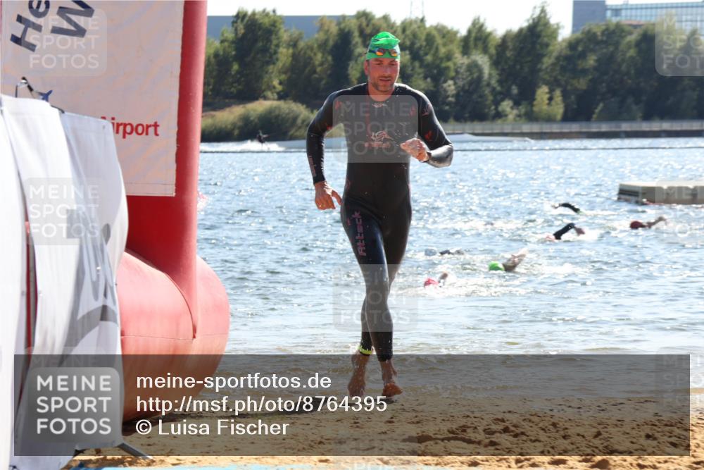 07.09.2025 - 19. Norderstedt Triathlon Luisa Fischer http://msf.ph/oto/8764395 07.09.2025 15:03:25 Schwimmen 927, 1409, 1415 meine-sportfotos.de