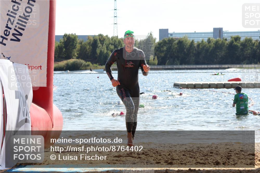 07.09.2025 - 19. Norderstedt Triathlon Luisa Fischer http://msf.ph/oto/8764402 07.09.2025 15:03:26 Schwimmen 927, 1409, 1415 meine-sportfotos.de