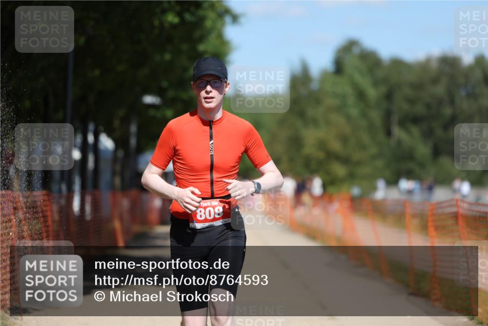 07.09.2025 - 19. Norderstedt Triathlon Michael Strokosch http://msf.ph/oto/8764593 07.09.2025 13:20:05 Laufen 798, 808 meine-sportfotos.de