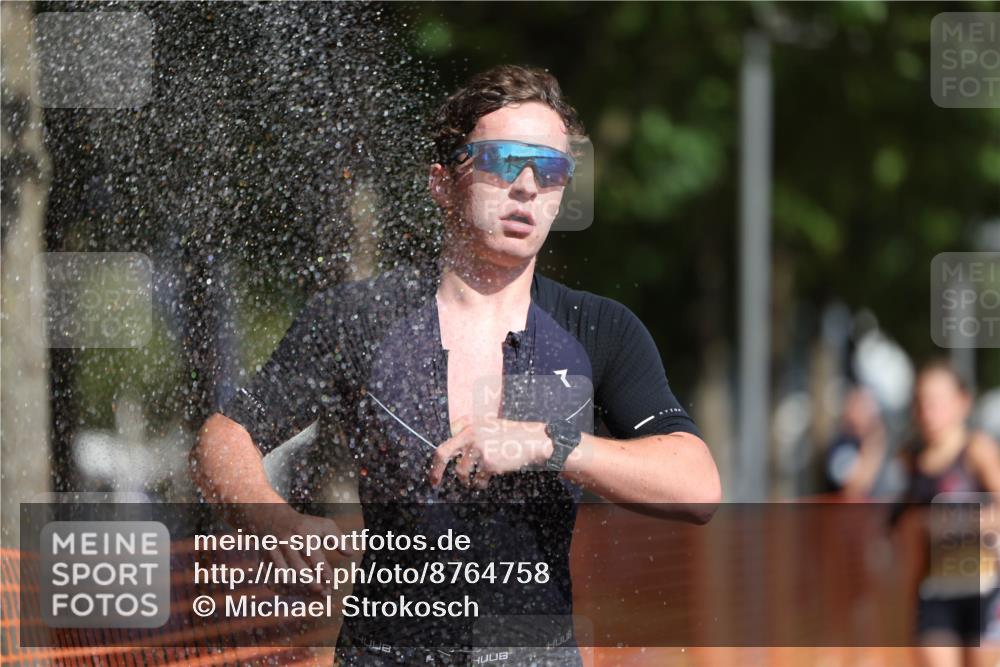 07.09.2025 - 19. Norderstedt Triathlon Michael Strokosch http://msf.ph/oto/8764758 07.09.2025 11:31:26 Laufen 1160, 1198 meine-sportfotos.de