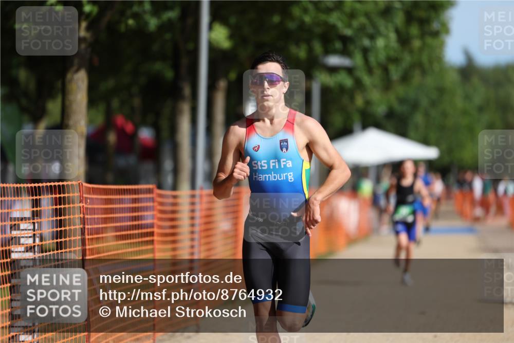 07.09.2025 - 19. Norderstedt Triathlon Michael Strokosch http://msf.ph/oto/8764932 07.09.2025 10:48:43 Laufen 71, 654 meine-sportfotos.de