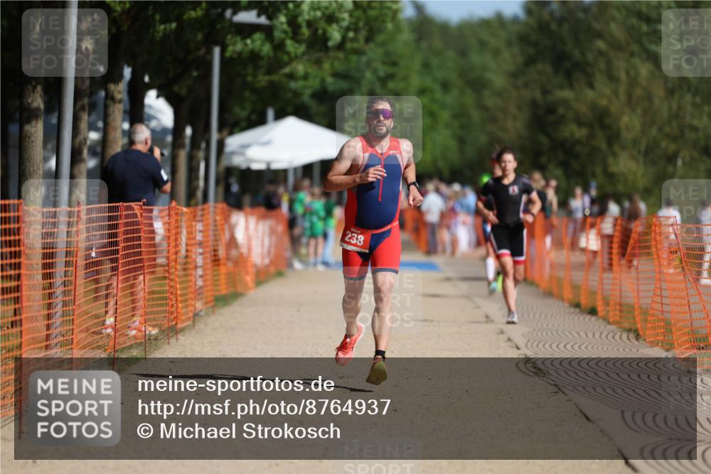 07.09.2025 - 19. Norderstedt Triathlon Michael Strokosch http://msf.ph/oto/8764937 07.09.2025 11:31:36 Laufen 238 meine-sportfotos.de