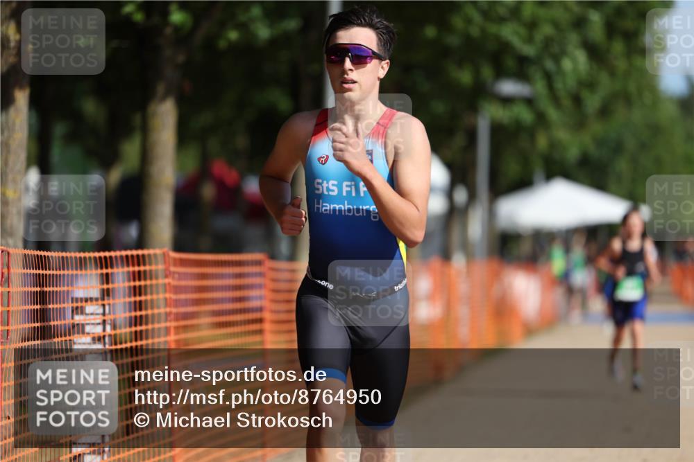 07.09.2025 - 19. Norderstedt Triathlon Michael Strokosch http://msf.ph/oto/8764950 07.09.2025 10:48:44 Laufen 71, 654 meine-sportfotos.de