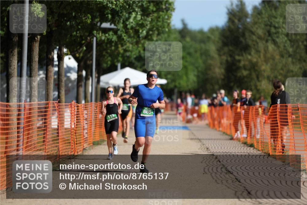 07.09.2025 - 19. Norderstedt Triathlon Michael Strokosch http://msf.ph/oto/8765137 07.09.2025 10:48:53 Laufen 71, 645, 665 meine-sportfotos.de