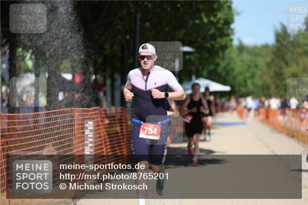 07.09.2025 - 19. Norderstedt Triathlon Michael Strokosch http://msf.ph/oto/8765201 07.09.2025 13:20:33 Laufen 175, 754, 1374 meine-sportfotos.de
