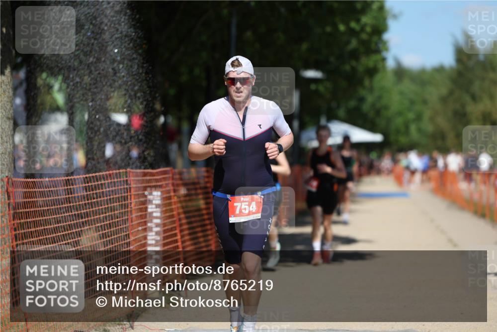 07.09.2025 - 19. Norderstedt Triathlon Michael Strokosch http://msf.ph/oto/8765219 07.09.2025 13:20:33 Laufen 175, 754, 1374 meine-sportfotos.de