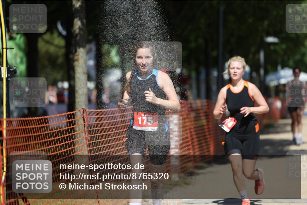 07.09.2025 - 19. Norderstedt Triathlon Michael Strokosch http://msf.ph/oto/8765320 07.09.2025 13:20:36 Laufen 175, 272, 754, 1374 meine-sportfotos.de