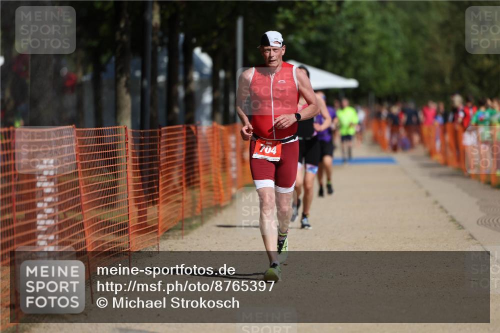 07.09.2025 - 19. Norderstedt Triathlon Michael Strokosch http://msf.ph/oto/8765397 07.09.2025 12:14:02 Laufen 704, 1334 meine-sportfotos.de