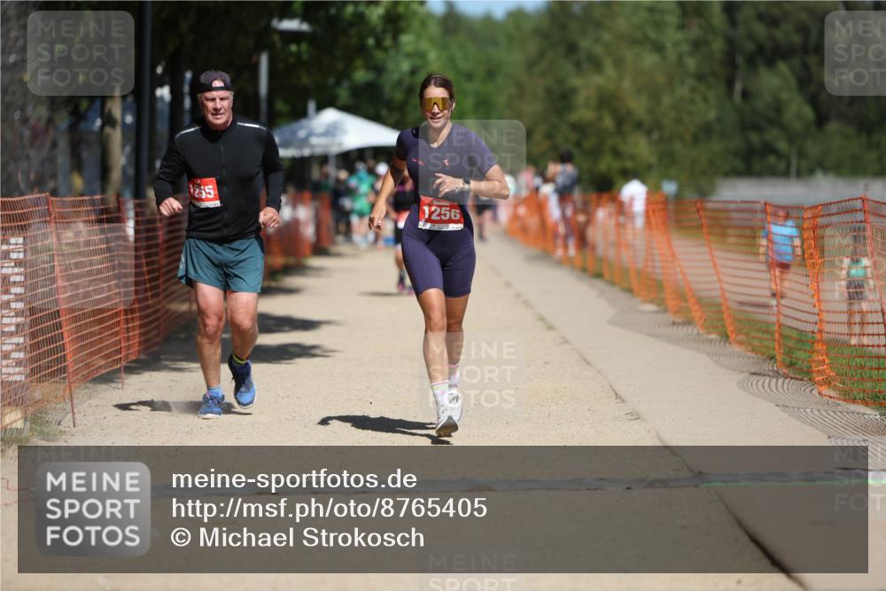 07.09.2025 - 19. Norderstedt Triathlon Michael Strokosch http://msf.ph/oto/8765405 07.09.2025 12:59:24 Laufen 1255, 1256 meine-sportfotos.de