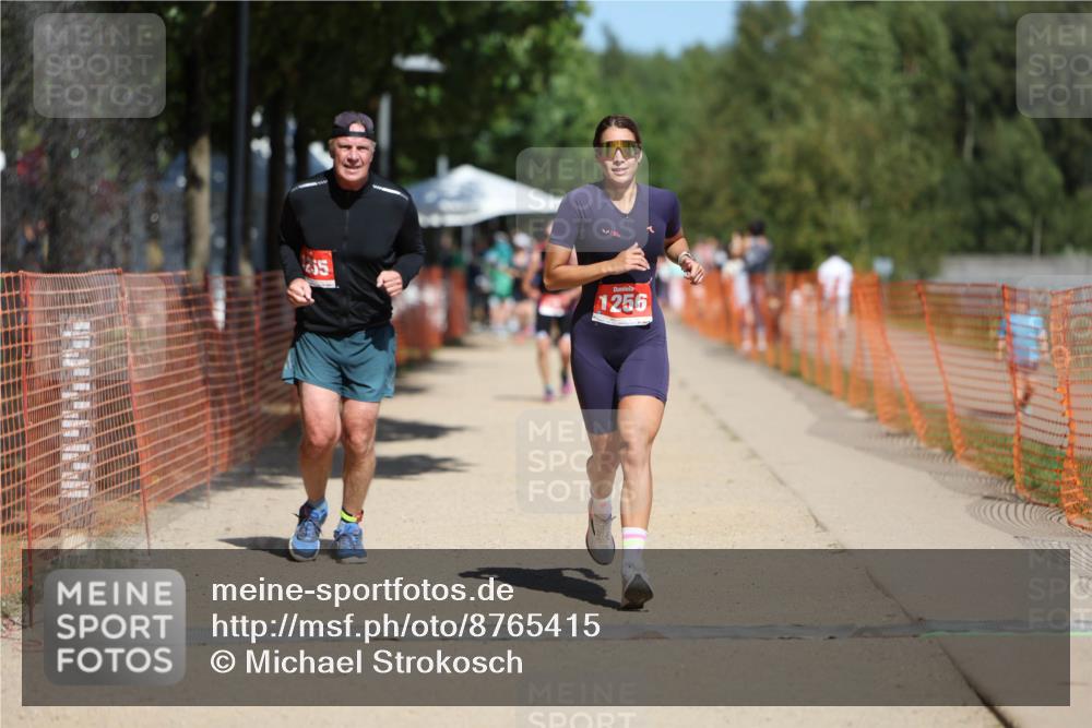 07.09.2025 - 19. Norderstedt Triathlon Michael Strokosch http://msf.ph/oto/8765415 07.09.2025 12:59:24 Laufen 1255, 1256 meine-sportfotos.de