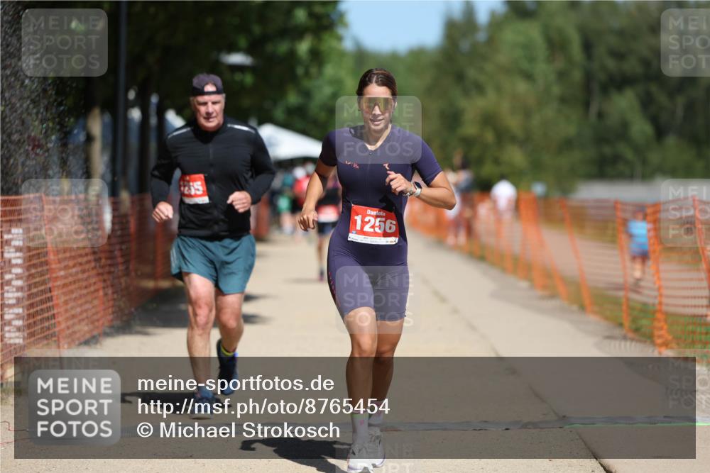 07.09.2025 - 19. Norderstedt Triathlon Michael Strokosch http://msf.ph/oto/8765454 07.09.2025 12:59:25 Laufen 1255, 1256 meine-sportfotos.de