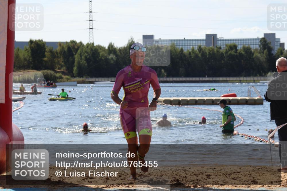 07.09.2025 - 19. Norderstedt Triathlon Luisa Fischer http://msf.ph/oto/8765455 07.09.2025 12:36:08 Schwimmen 235 meine-sportfotos.de