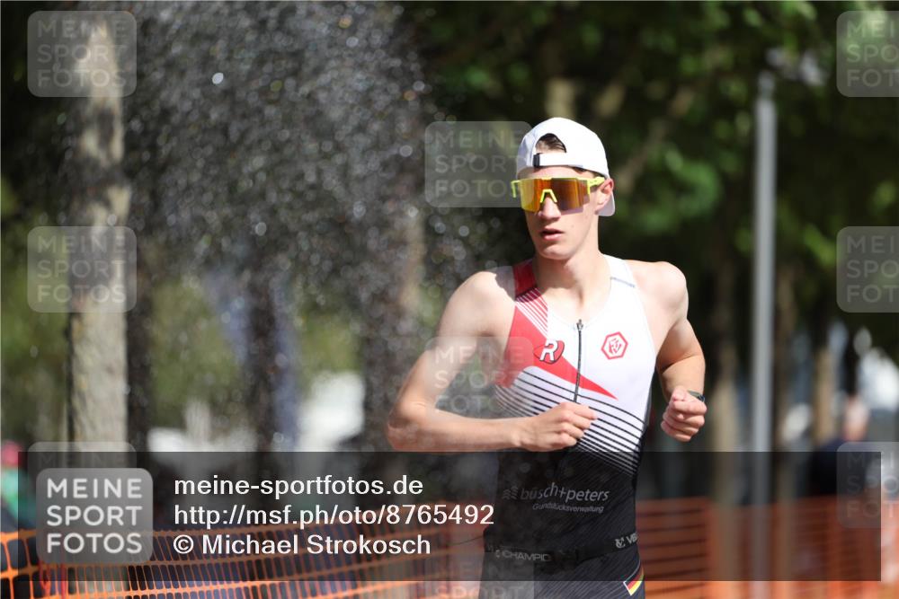 07.09.2025 - 19. Norderstedt Triathlon Michael Strokosch http://msf.ph/oto/8765492 07.09.2025 11:31:54 Laufen 1176 meine-sportfotos.de