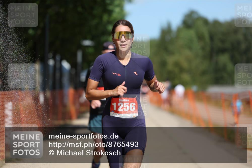 07.09.2025 - 19. Norderstedt Triathlon Michael Strokosch http://msf.ph/oto/8765493 07.09.2025 12:59:26 Laufen 1255, 1256 meine-sportfotos.de
