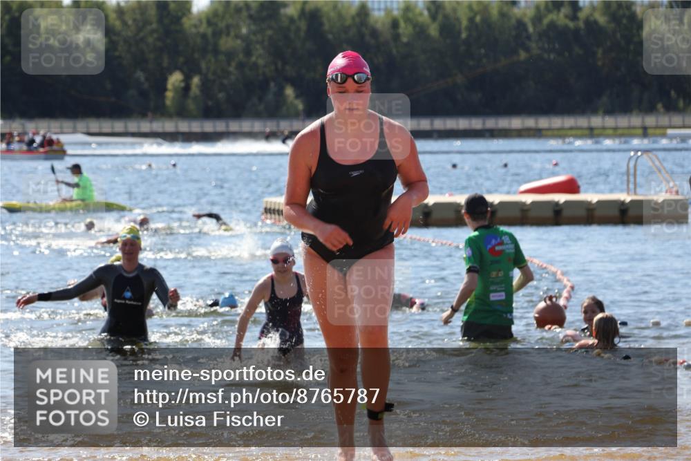 07.09.2025 - 19. Norderstedt Triathlon Luisa Fischer http://msf.ph/oto/8765787 07.09.2025 12:36:55 Schwimmen 270, 321, 323, 329, 330 meine-sportfotos.de