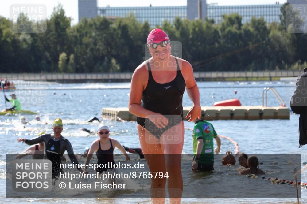 07.09.2025 - 19. Norderstedt Triathlon Luisa Fischer http://msf.ph/oto/8765794 07.09.2025 12:36:55 Schwimmen 270, 321, 323, 329, 330 meine-sportfotos.de