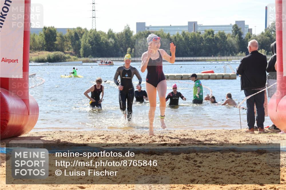 07.09.2025 - 19. Norderstedt Triathlon Luisa Fischer http://msf.ph/oto/8765846 07.09.2025 12:37:00 Schwimmen 313, 321, 323, 329, 330, 333 meine-sportfotos.de