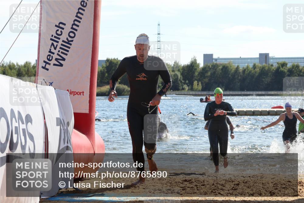07.09.2025 - 19. Norderstedt Triathlon Luisa Fischer http://msf.ph/oto/8765890 07.09.2025 15:08:47 Schwimmen 894, 1454, 1472, 1479 meine-sportfotos.de