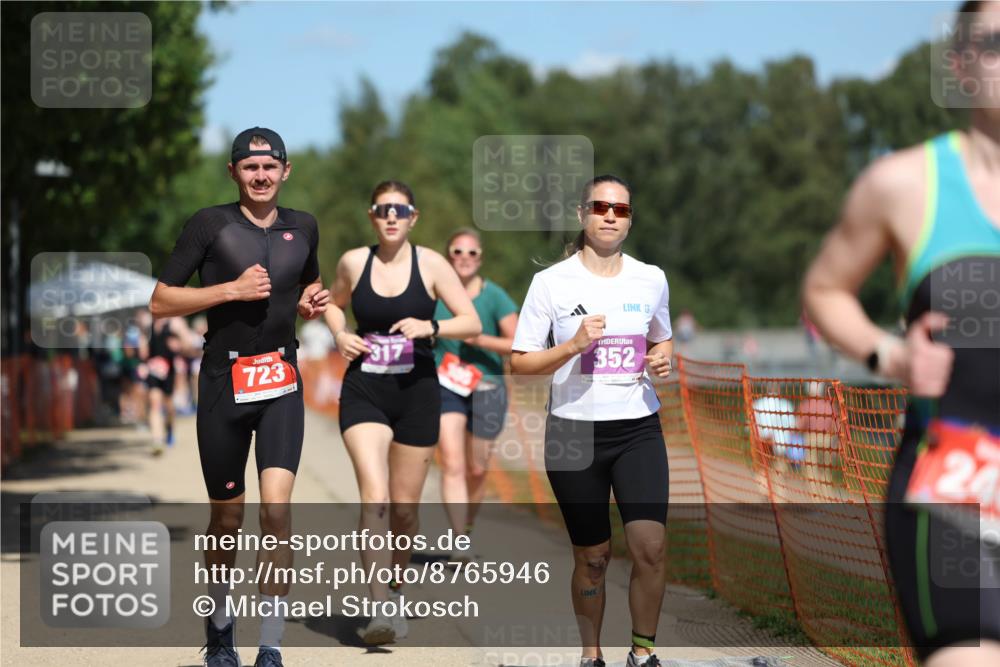 07.09.2025 - 19. Norderstedt Triathlon Michael Strokosch http://msf.ph/oto/8765946 07.09.2025 13:21:17 Laufen 240, 305, 317, 352, 723, 1360 meine-sportfotos.de