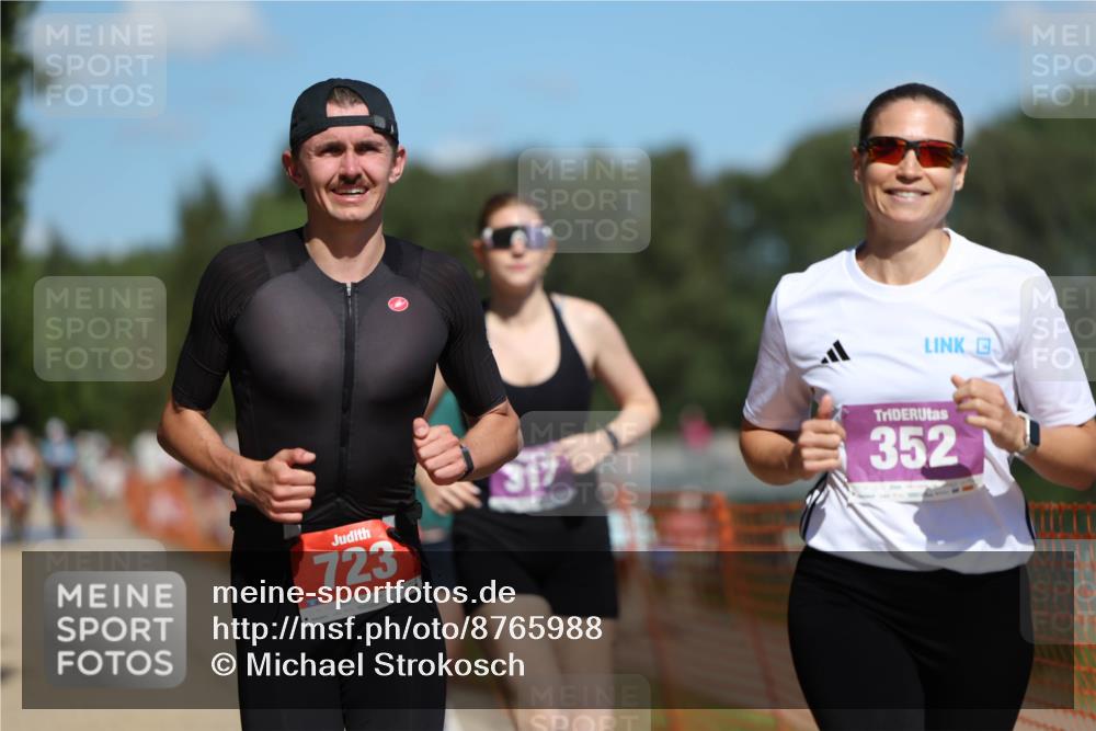07.09.2025 - 19. Norderstedt Triathlon Michael Strokosch http://msf.ph/oto/8765988 07.09.2025 13:21:19 Laufen 240, 305, 317, 352, 723, 1360, 1373 meine-sportfotos.de