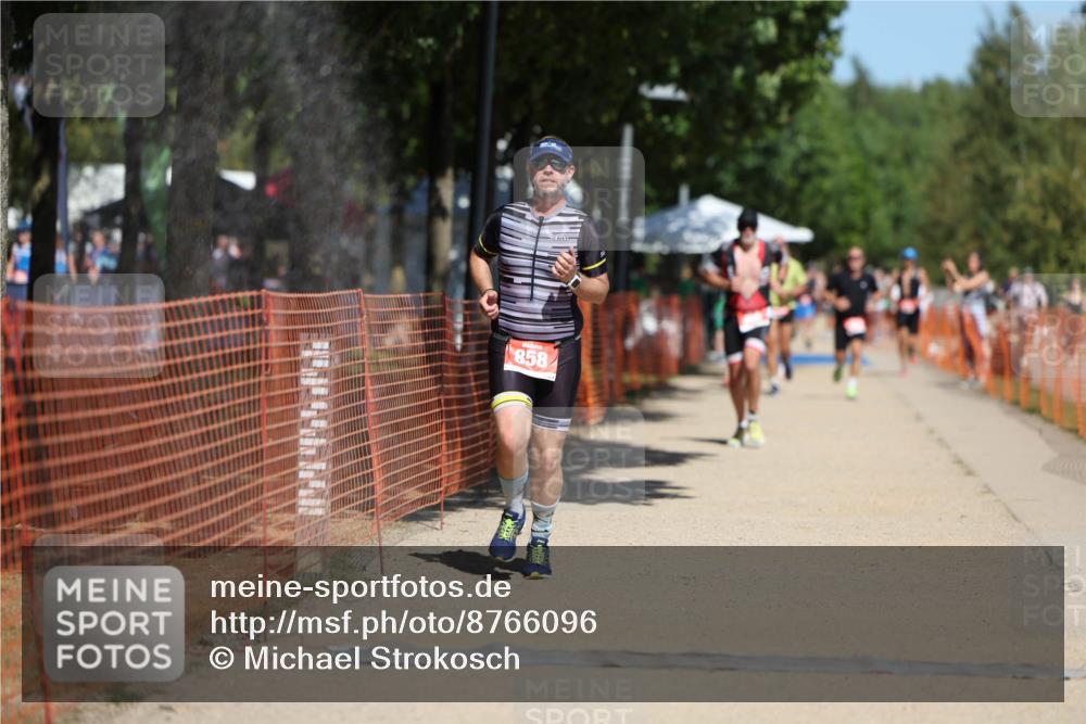 07.09.2025 - 19. Norderstedt Triathlon Michael Strokosch http://msf.ph/oto/8766096 07.09.2025 13:00:07 Laufen 695, 858, 1230, 1263, 1370 meine-sportfotos.de