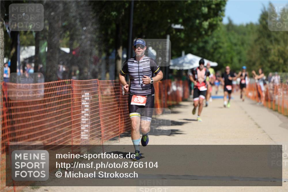 07.09.2025 - 19. Norderstedt Triathlon Michael Strokosch http://msf.ph/oto/8766104 07.09.2025 13:00:08 Laufen 695, 858, 1263, 1370 meine-sportfotos.de
