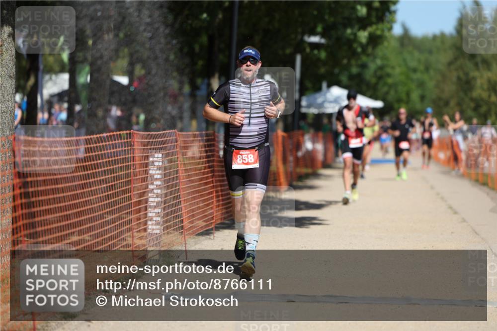 07.09.2025 - 19. Norderstedt Triathlon Michael Strokosch http://msf.ph/oto/8766111 07.09.2025 13:00:08 Laufen 695, 858, 1263, 1370 meine-sportfotos.de