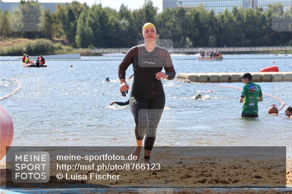 07.09.2025 - 19. Norderstedt Triathlon Luisa Fischer http://msf.ph/oto/8766123 07.09.2025 12:37:48 Schwimmen 341, 347, 358, 360 meine-sportfotos.de