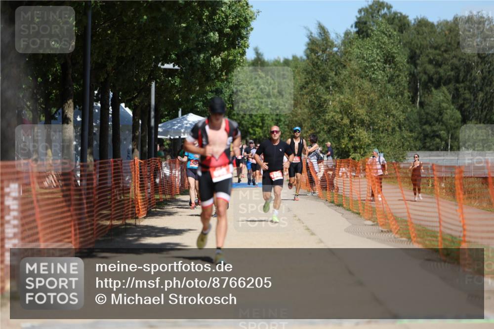 07.09.2025 - 19. Norderstedt Triathlon Michael Strokosch http://msf.ph/oto/8766205 07.09.2025 13:00:12 Laufen 695, 858, 1247, 1342 meine-sportfotos.de