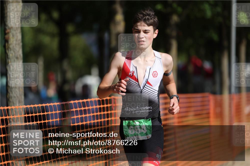 07.09.2025 - 19. Norderstedt Triathlon Michael Strokosch http://msf.ph/oto/8766226 07.09.2025 10:49:54 Laufen 92, 664, 1118 meine-sportfotos.de