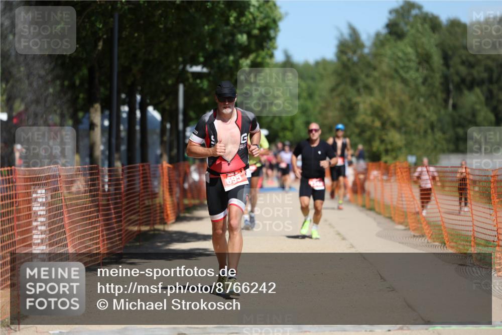 07.09.2025 - 19. Norderstedt Triathlon Michael Strokosch http://msf.ph/oto/8766242 07.09.2025 13:00:13 Laufen 695, 858, 1247, 1342 meine-sportfotos.de