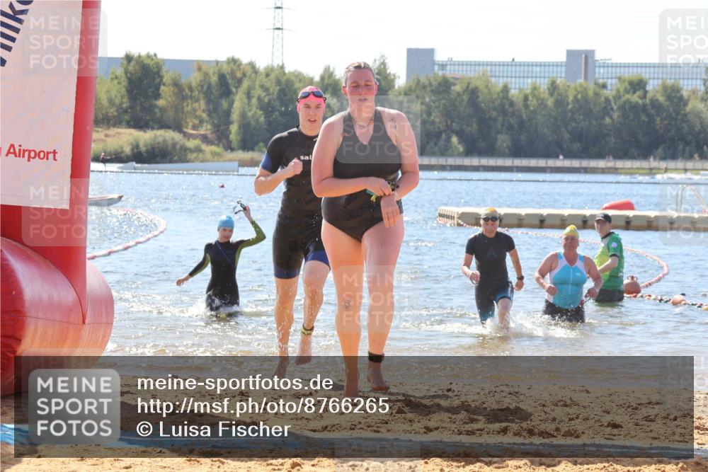 07.09.2025 - 19. Norderstedt Triathlon Luisa Fischer http://msf.ph/oto/8766265 07.09.2025 12:38:47 Schwimmen 320, 352 meine-sportfotos.de