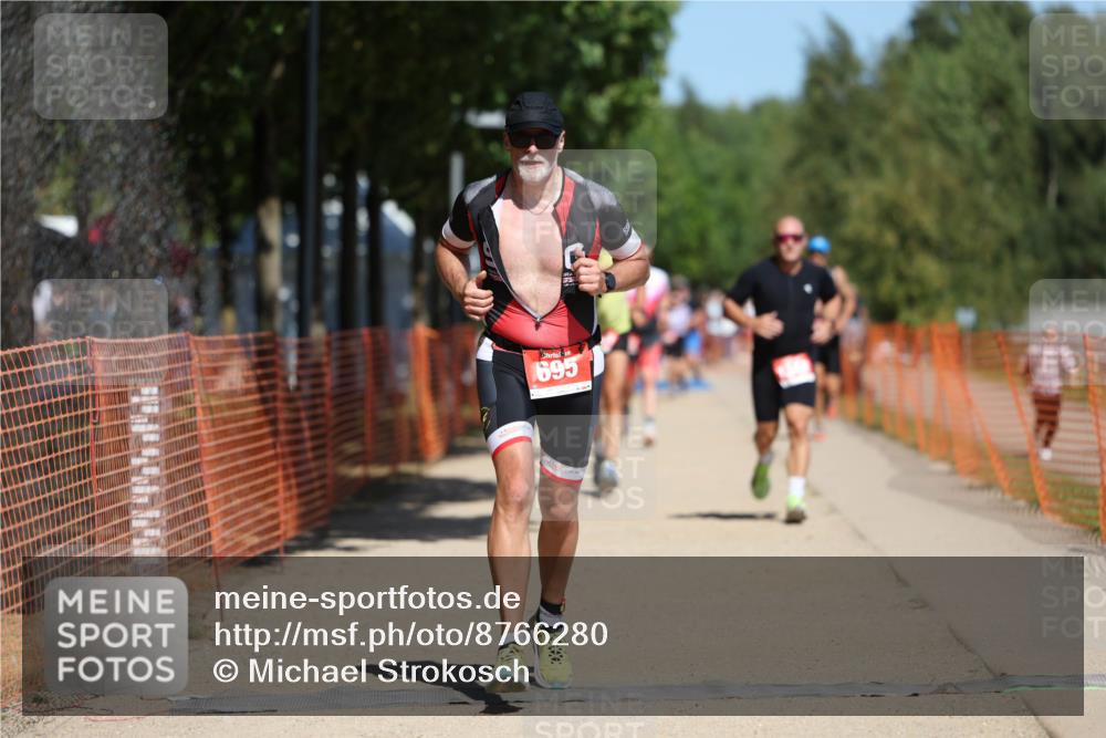 07.09.2025 - 19. Norderstedt Triathlon Michael Strokosch http://msf.ph/oto/8766280 07.09.2025 13:00:14 Laufen 695, 858, 1247, 1342 meine-sportfotos.de