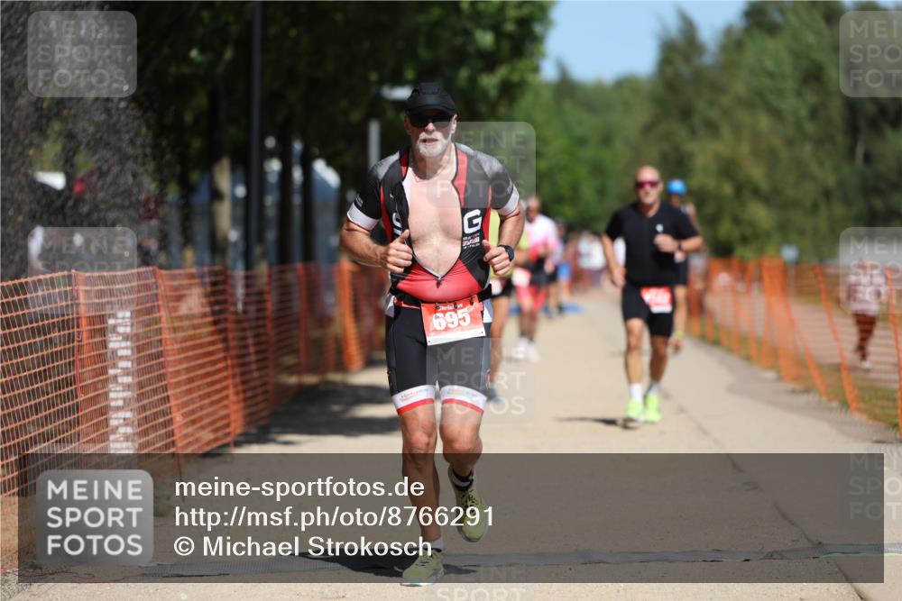 07.09.2025 - 19. Norderstedt Triathlon Michael Strokosch http://msf.ph/oto/8766291 07.09.2025 13:00:14 Laufen 695, 858, 1247, 1342 meine-sportfotos.de