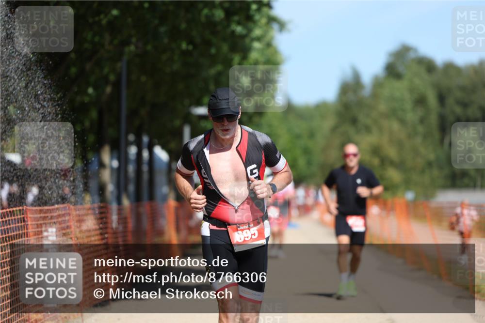 07.09.2025 - 19. Norderstedt Triathlon Michael Strokosch http://msf.ph/oto/8766306 07.09.2025 13:00:15 Laufen 695, 820, 1247, 1322, 1342 meine-sportfotos.de