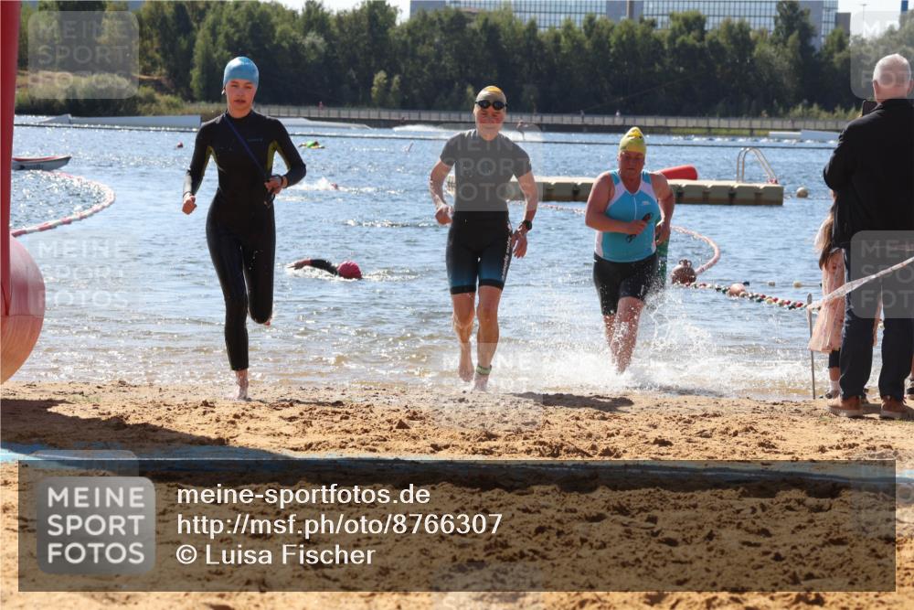 07.09.2025 - 19. Norderstedt Triathlon Luisa Fischer http://msf.ph/oto/8766307 07.09.2025 12:38:52 Schwimmen 320, 334, 352, 359, 777 meine-sportfotos.de